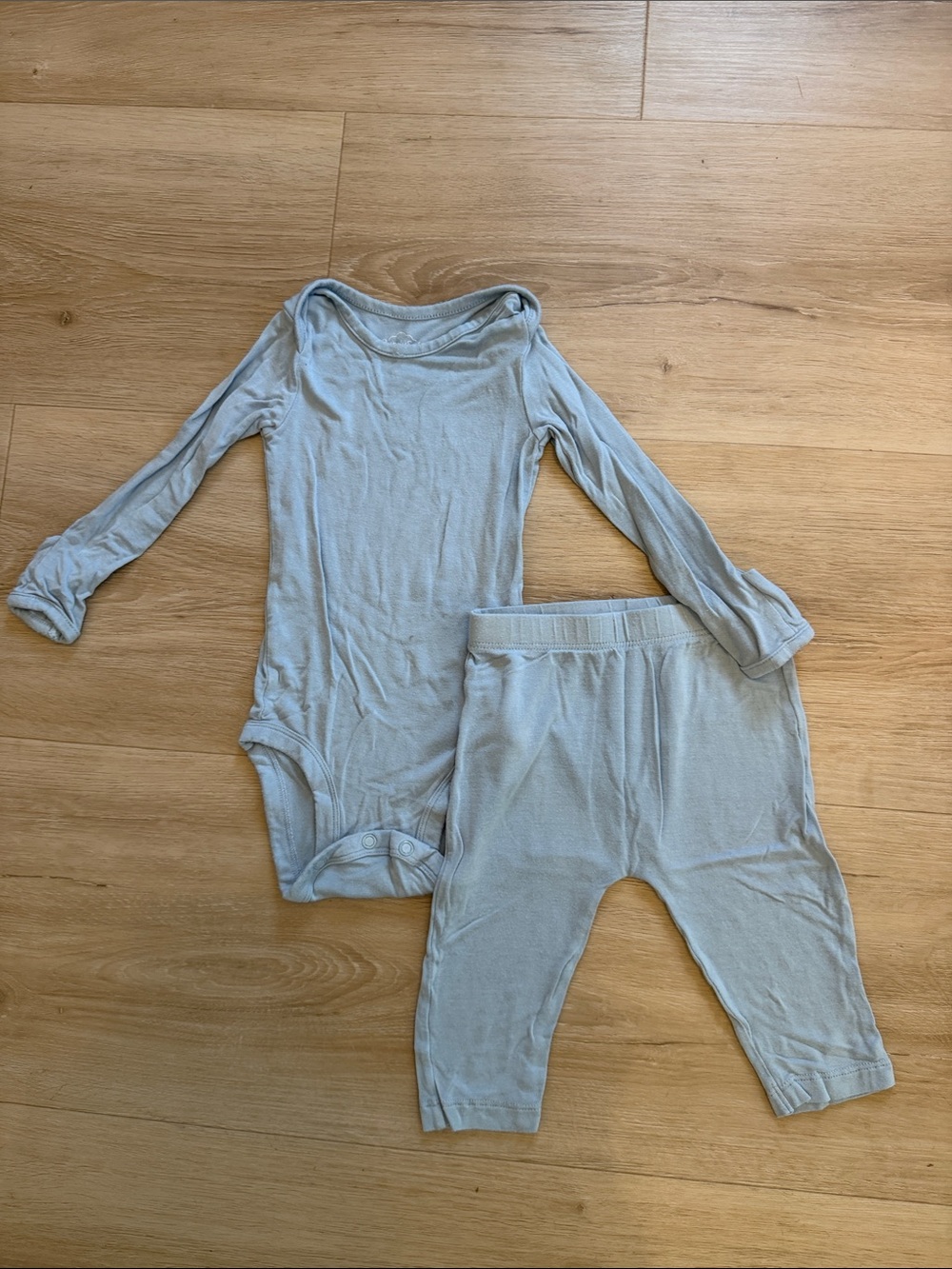 Baby Long-Sleeve Bodysuit and Pants Set - Light Gray